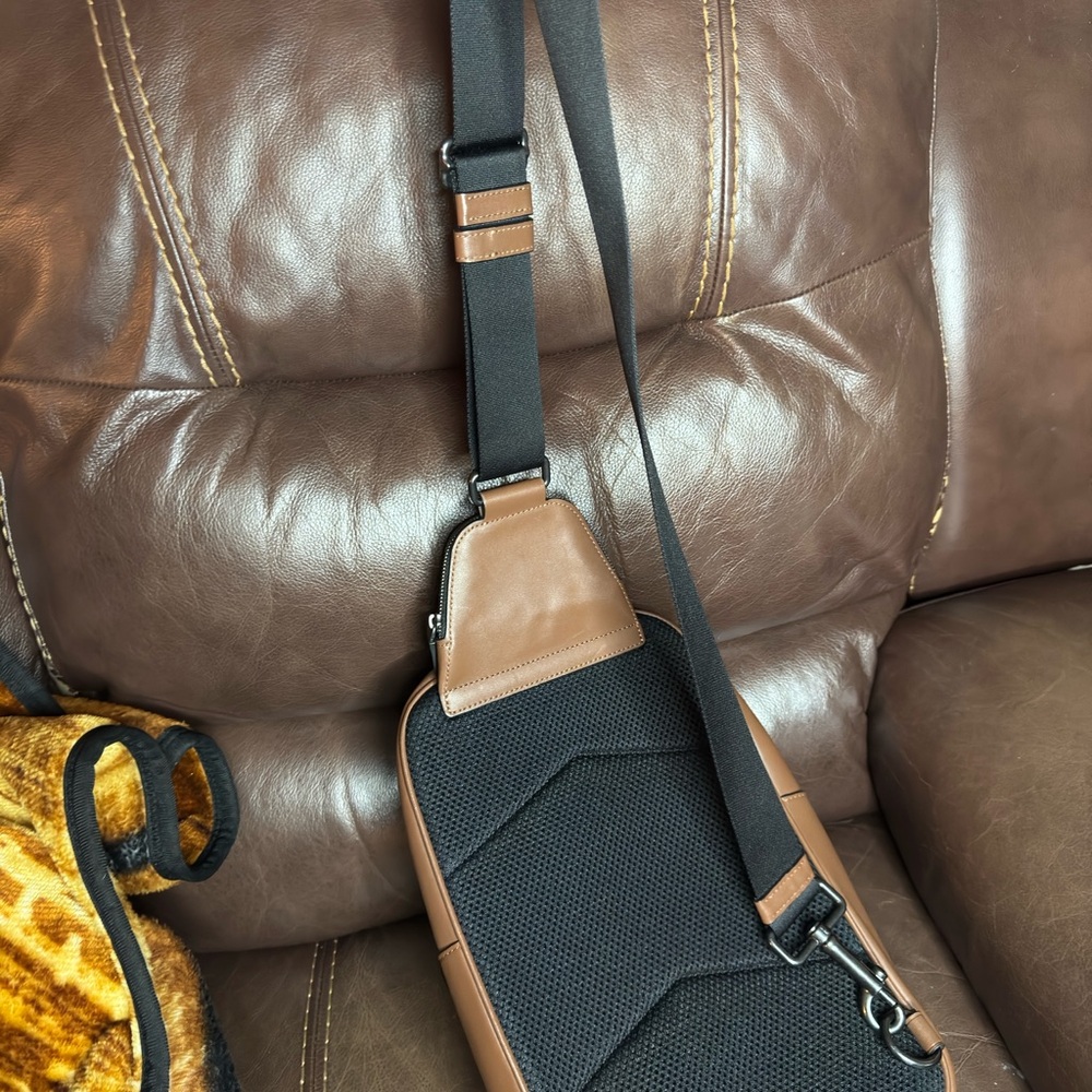 Coach Tan Leather Men's Bag - Picture 4 of 5